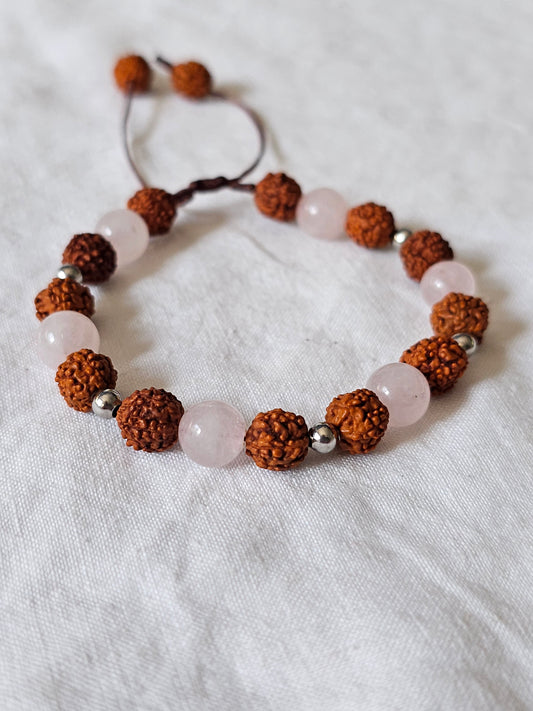 Pulseira em Rudraksha e Quartzo Rosa