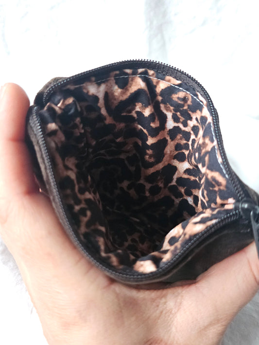 Bolsinha simples Porta-Moedas - Veludo Castanho/Animal Print