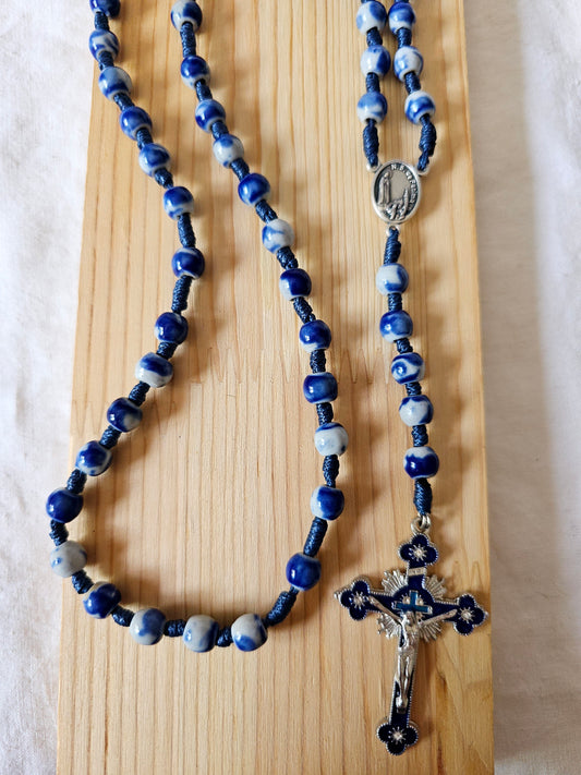 Terço em Porcelana Azul