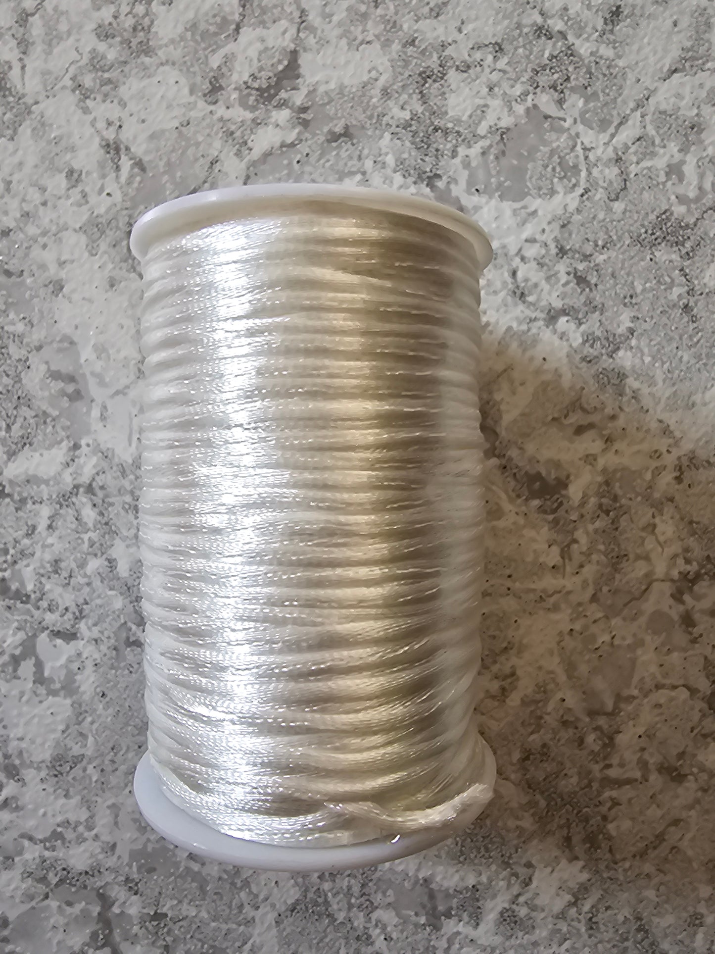 Fio de seda/cetim (rolos e meadas com varias metragens, várias cores)
