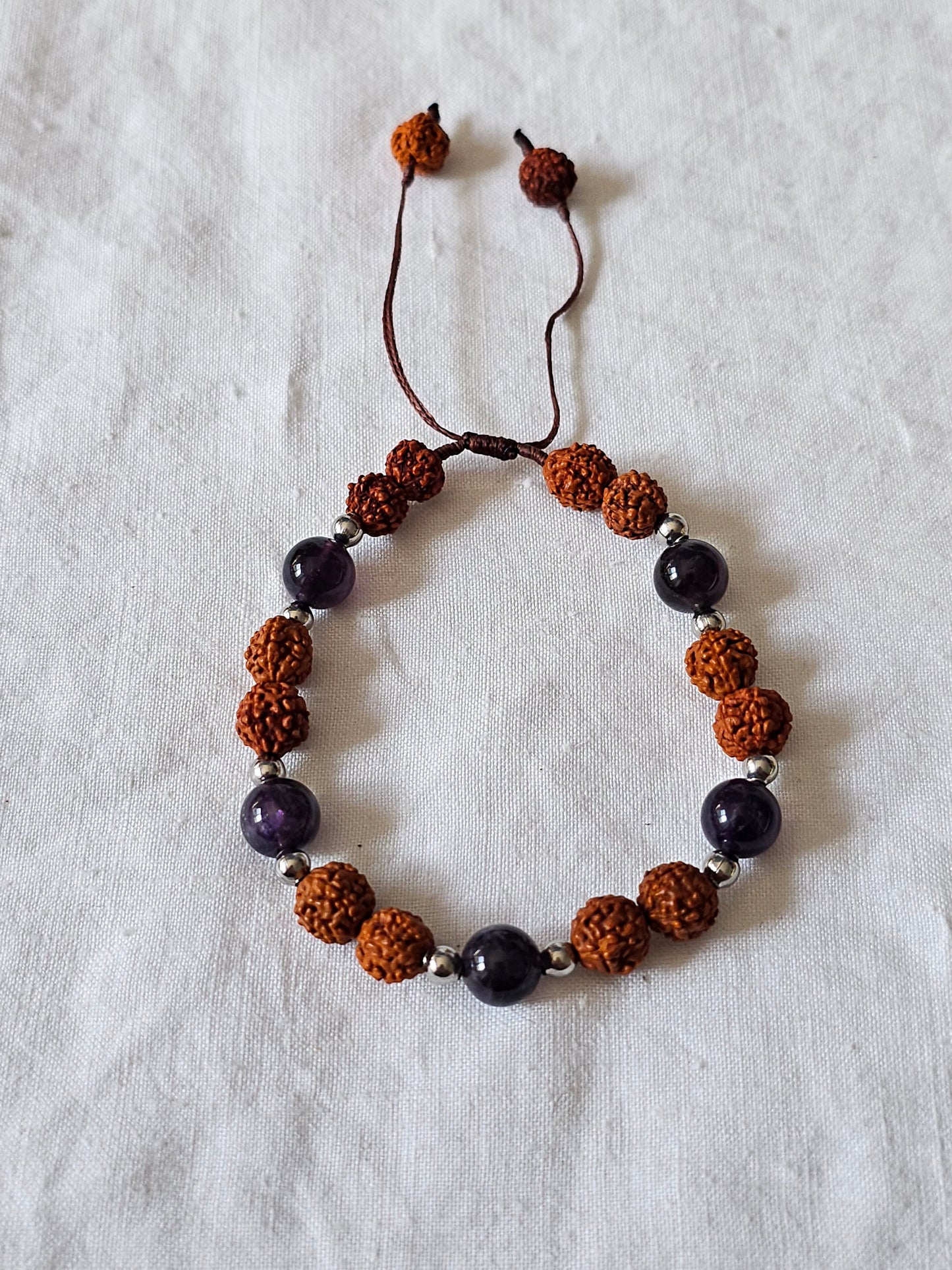 Pulseira em Rudraksha e Ametista
