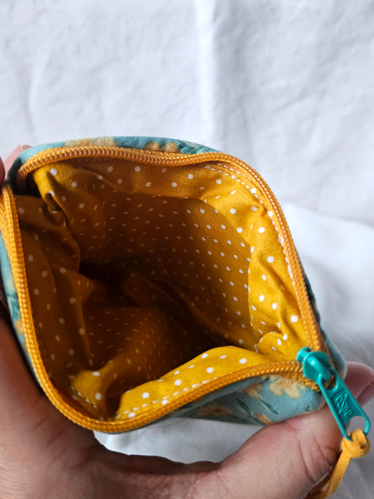 Bolsinha simples Porta-Moedas - Flores Amarela