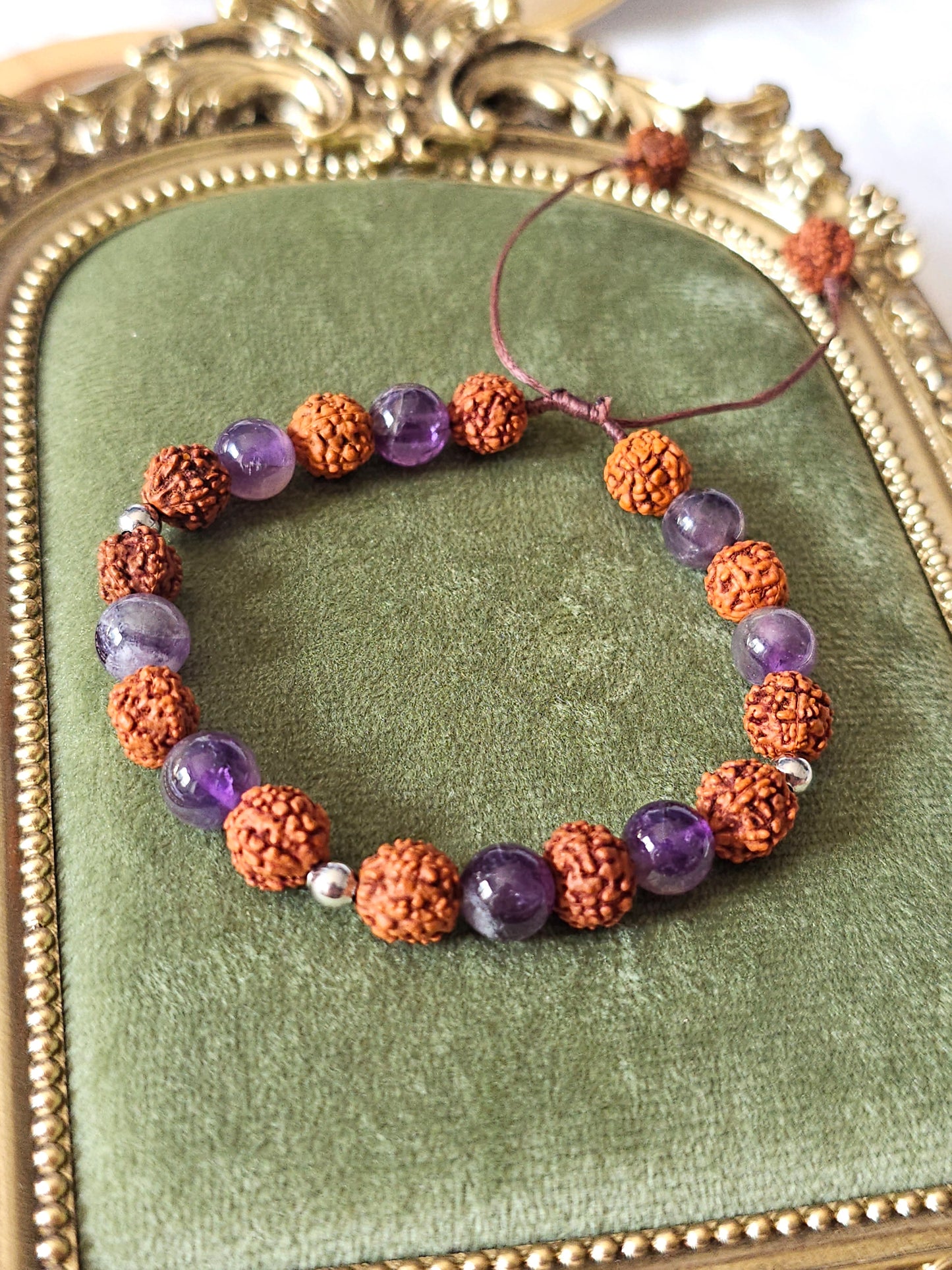 Pulseira em Rudraksha e Ametista