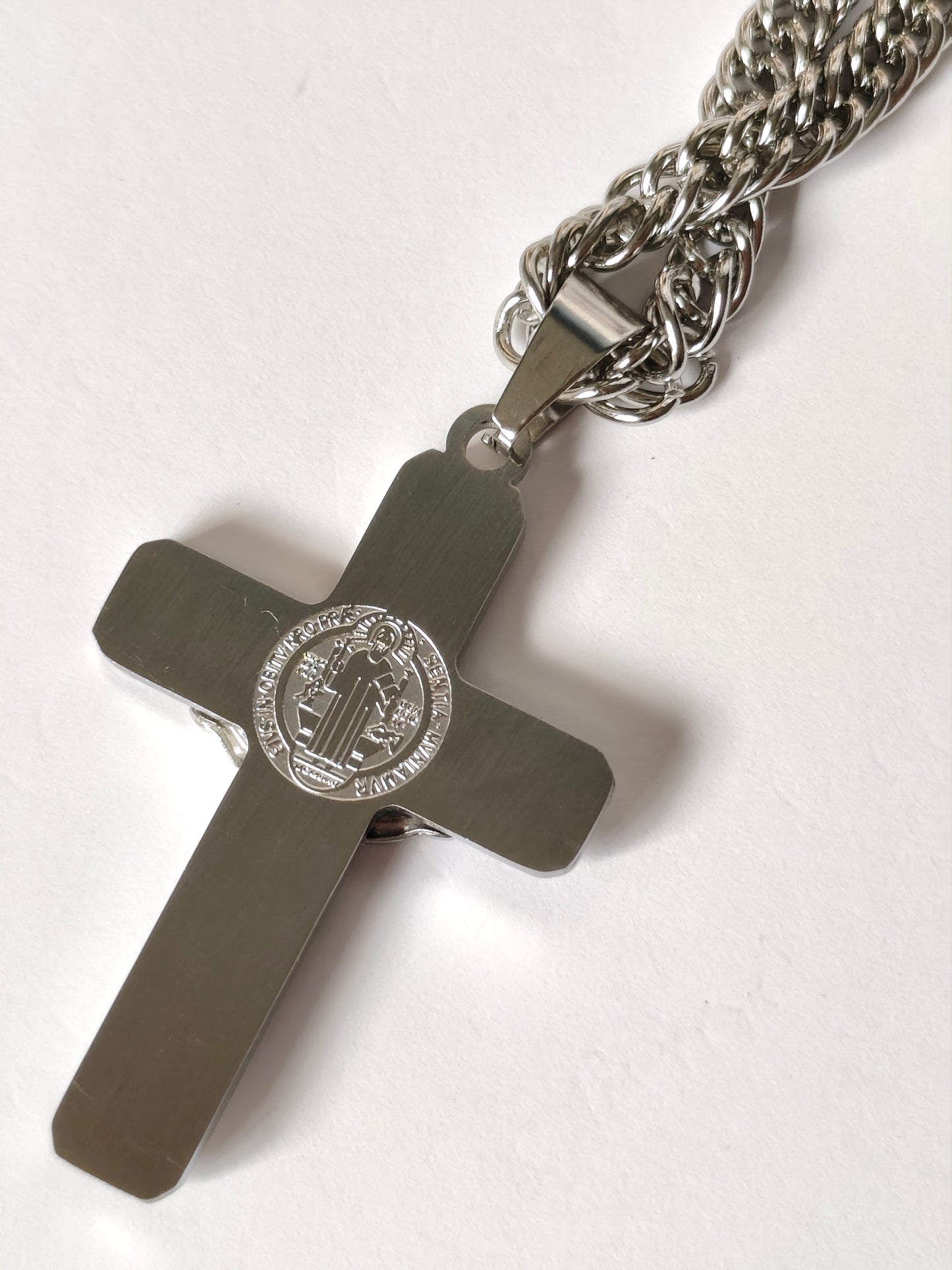 Colar Masculino com Cruz de São Bento