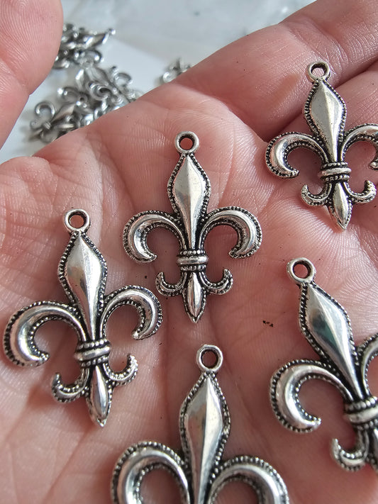 Pingente - Flor de Lis - Escuteiros