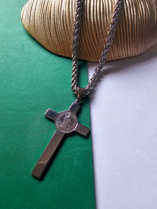 Fio com Cruz de São Bento