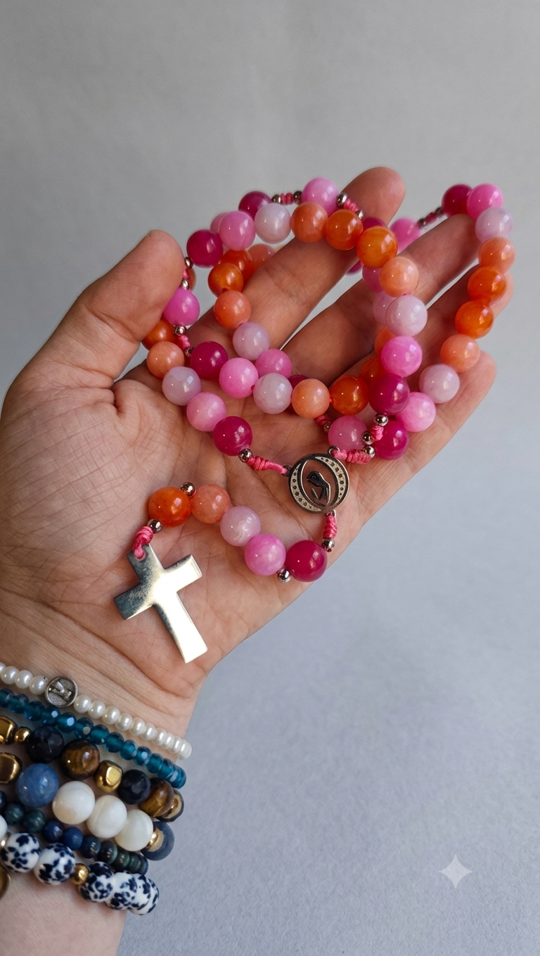 Boneca de pano e terço artesanal - presente ideal para criancas