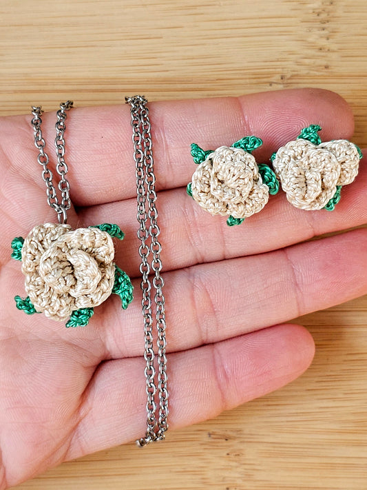 Conjunto Rosas - Pérola - em Croché