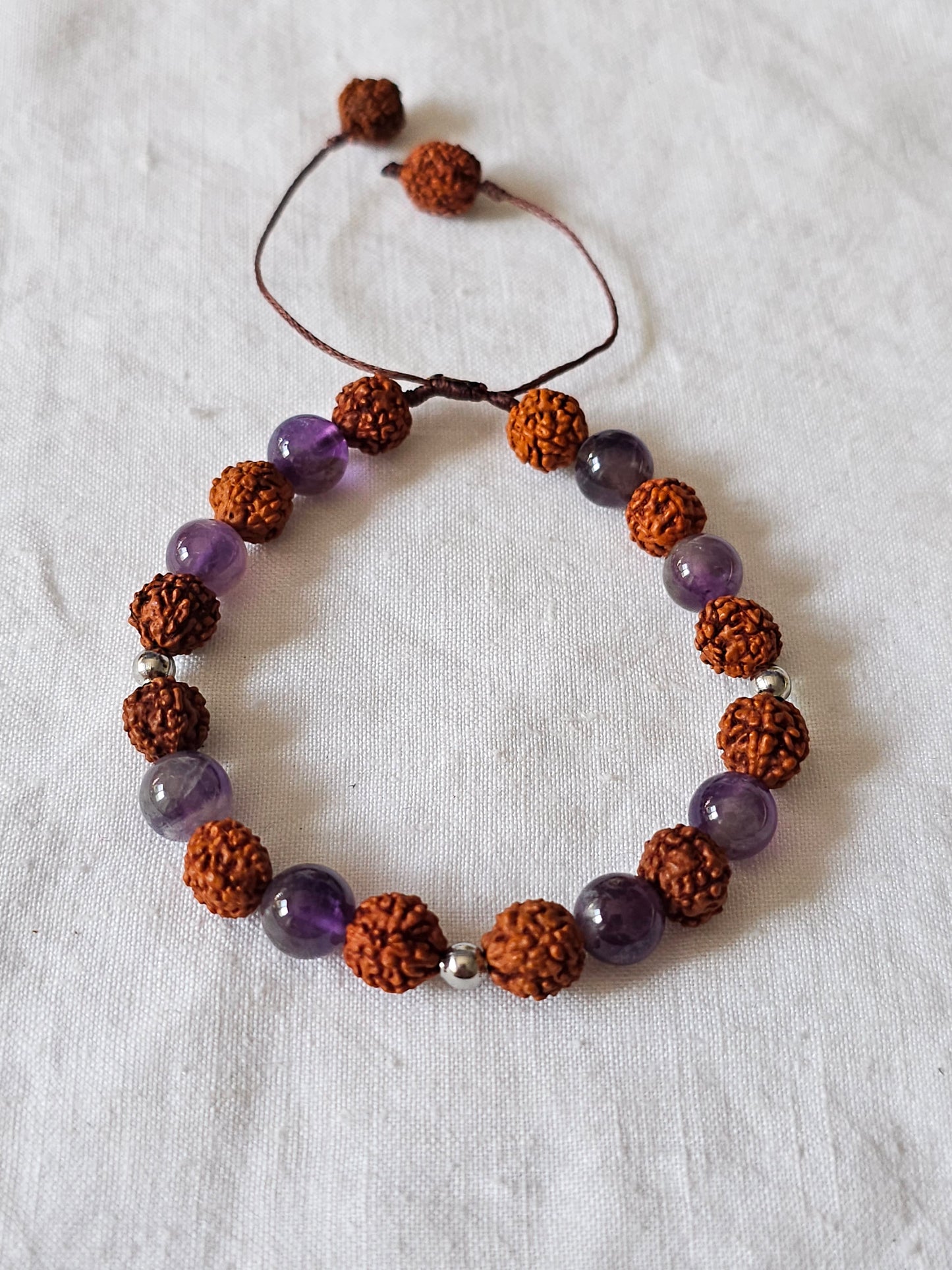Pulseira em Rudraksha e Ametista