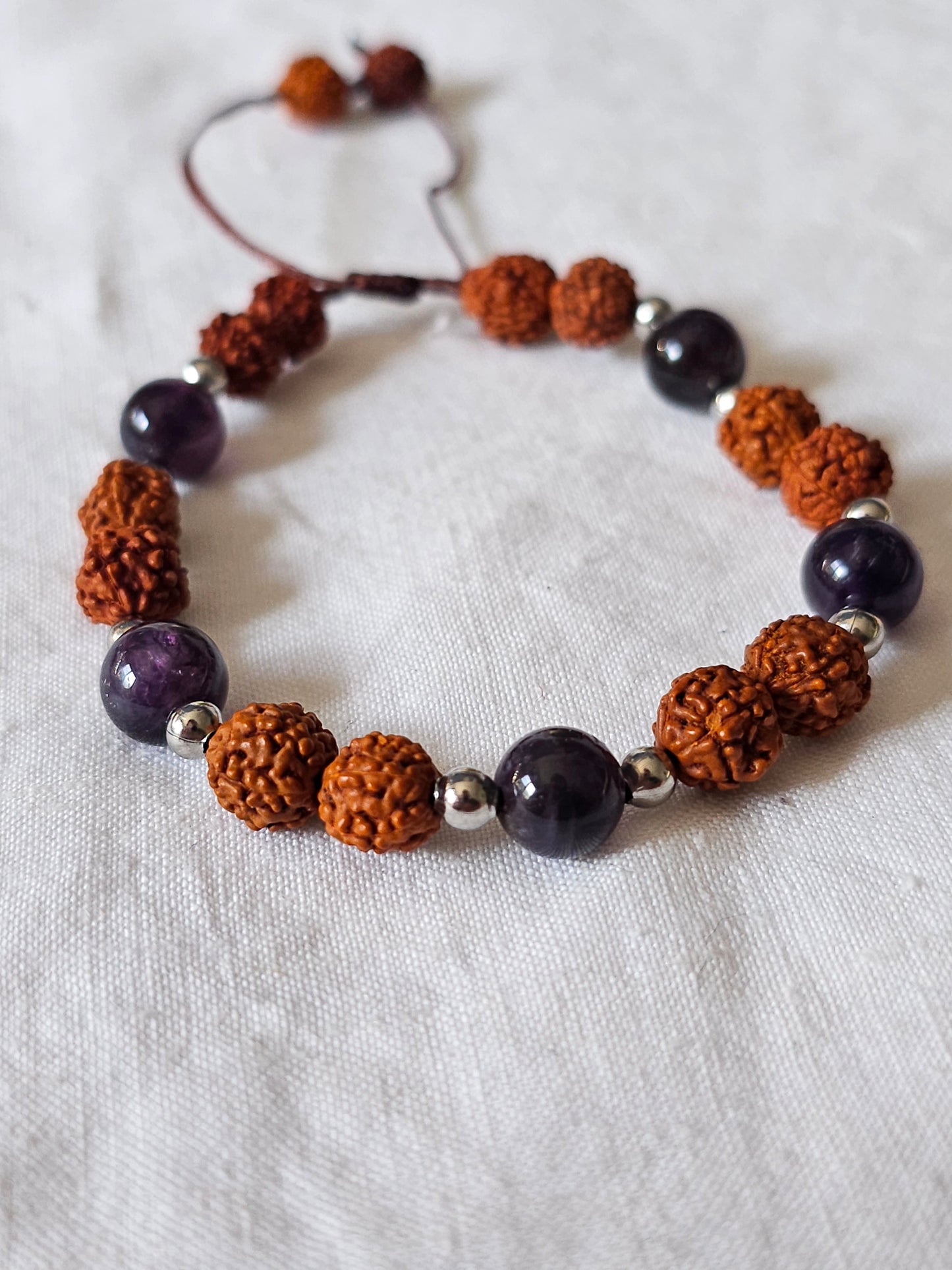 Pulseira em Rudraksha e Ametista