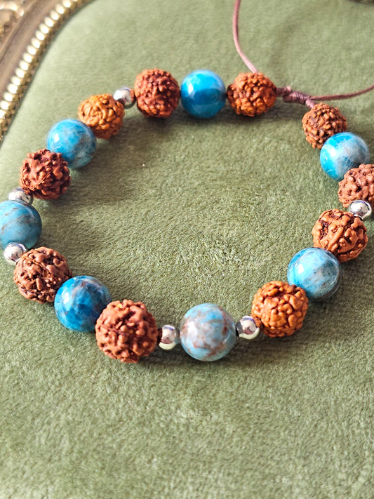 Pulseira em Rudraksha e Apatite