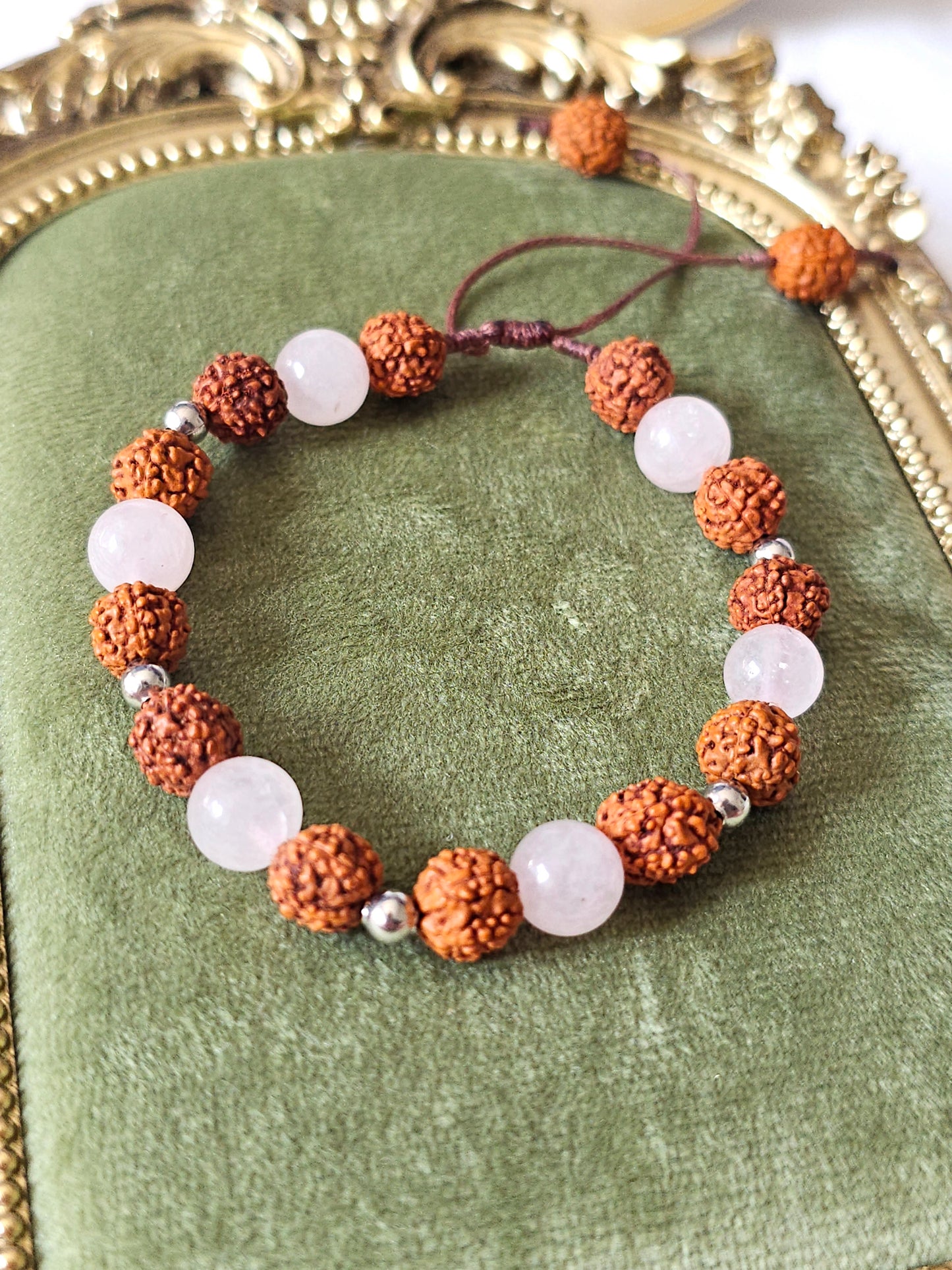 Pulseira em Rudraksha e Quartzo Rosa