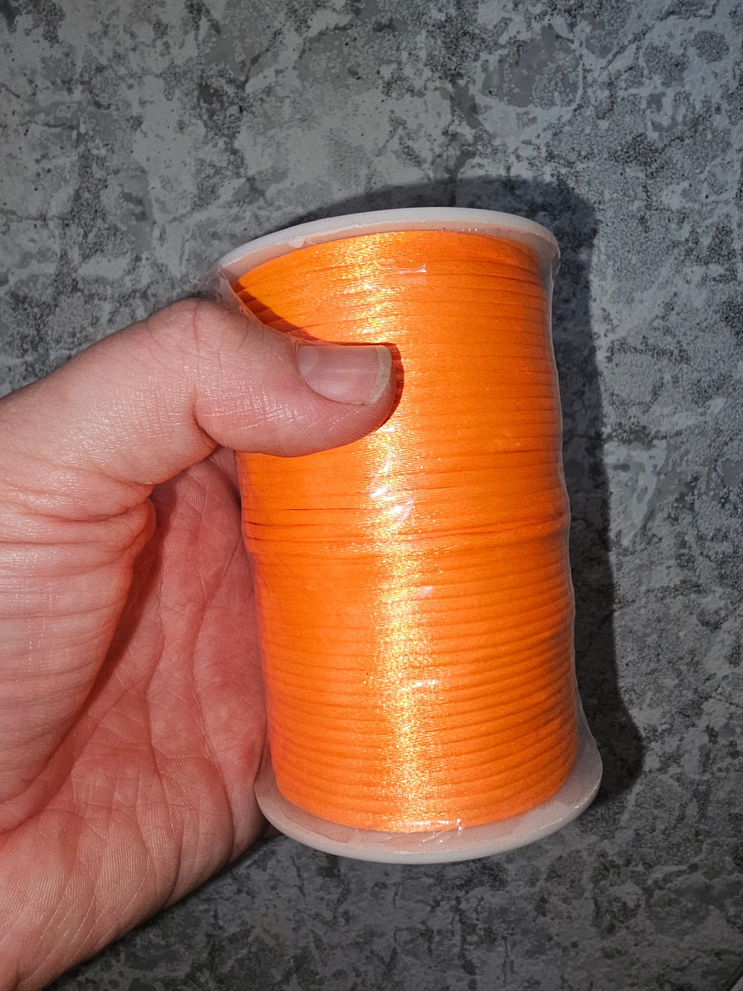 Fio de seda/cetim (rolos e meadas com varias metragens, várias cores)
