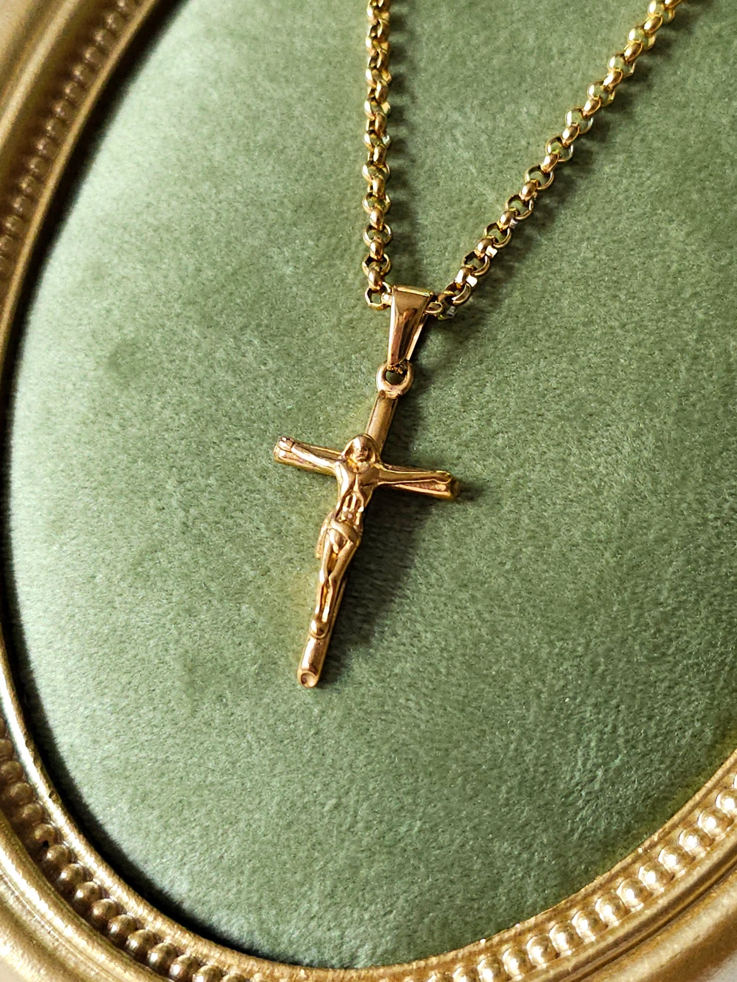 Colar com Crucifixo