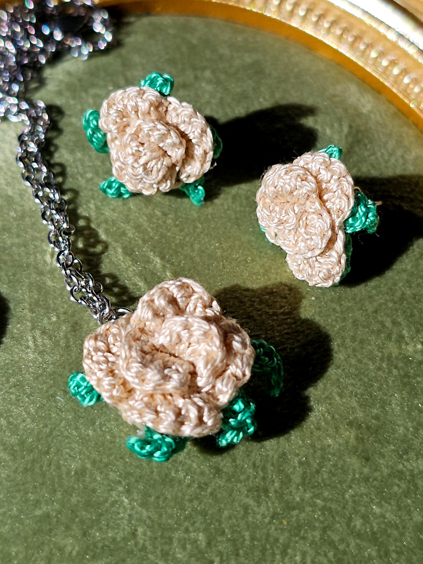 Conjunto Rosas - Pérola - em Croché