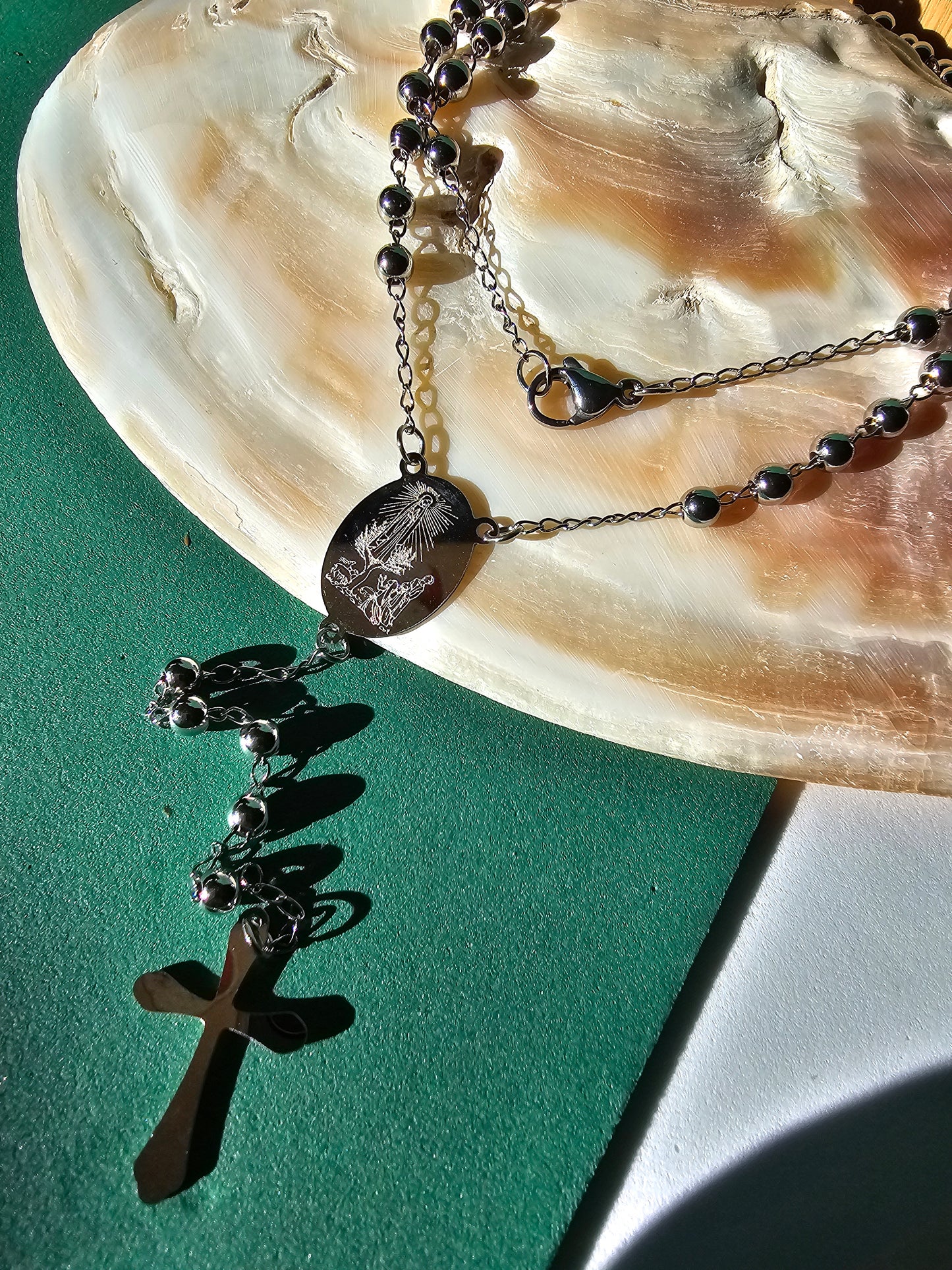 Terço-colar Nossa Senhora de Fátima e "Os Pastorinhos"