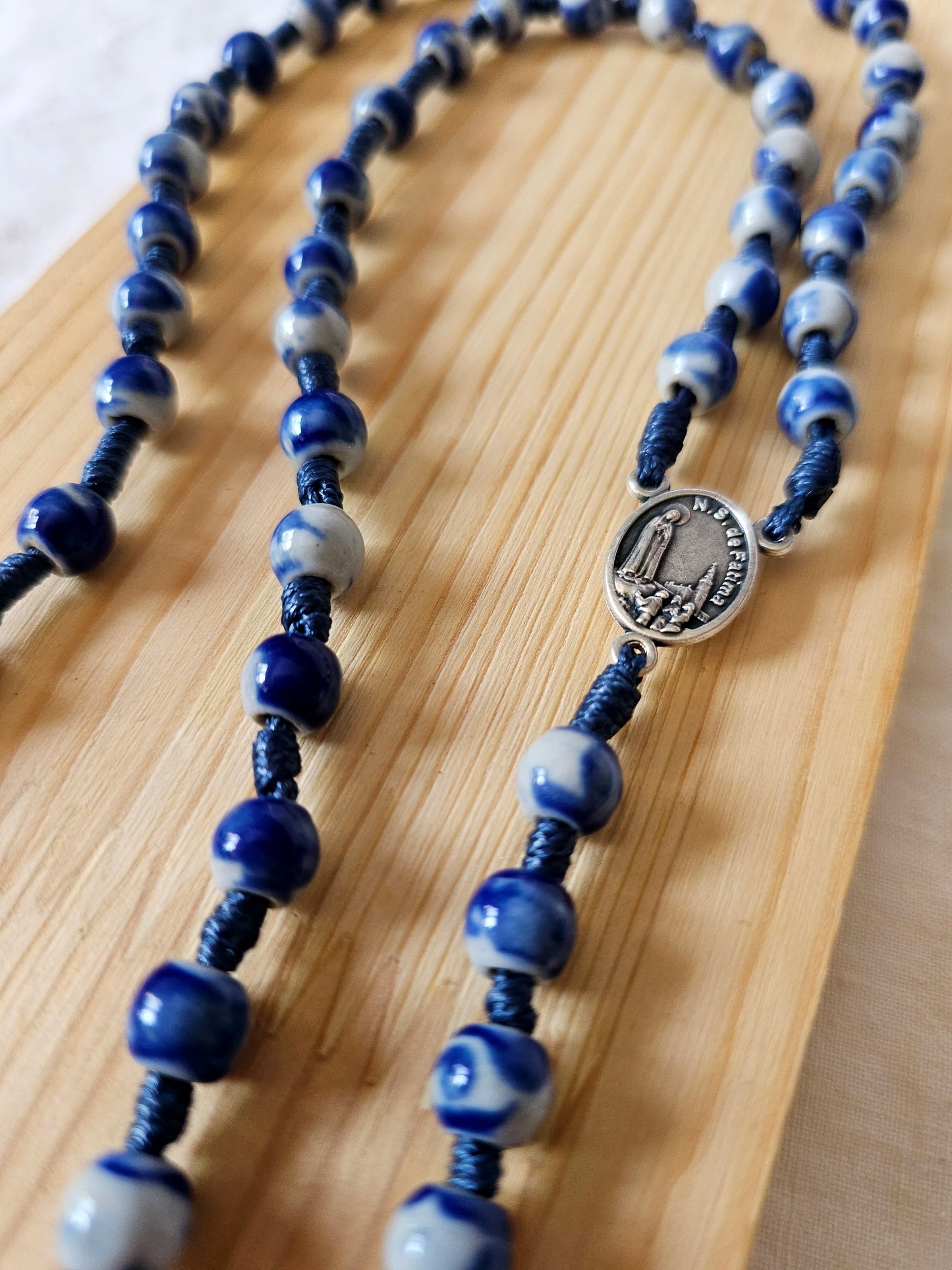 Terço em Porcelana Azul