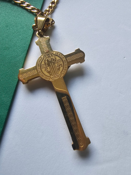 Fio com Cruz de São Bento