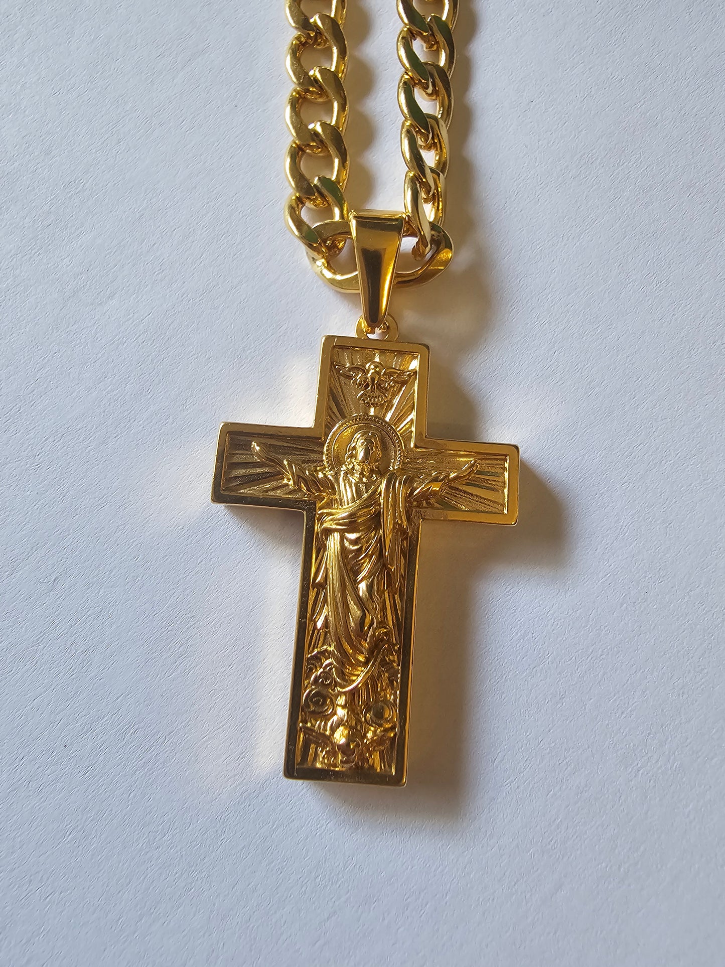Fio Cruz com Cristo e Espírito Santo