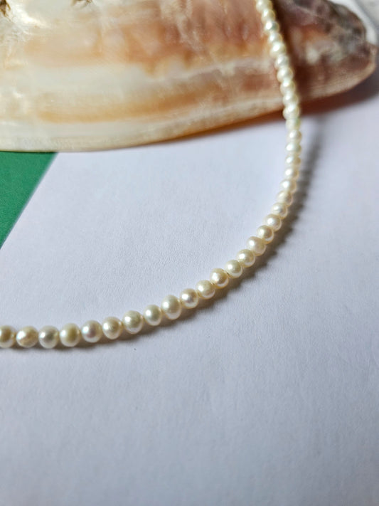 Colar de Pérolas Pequenas