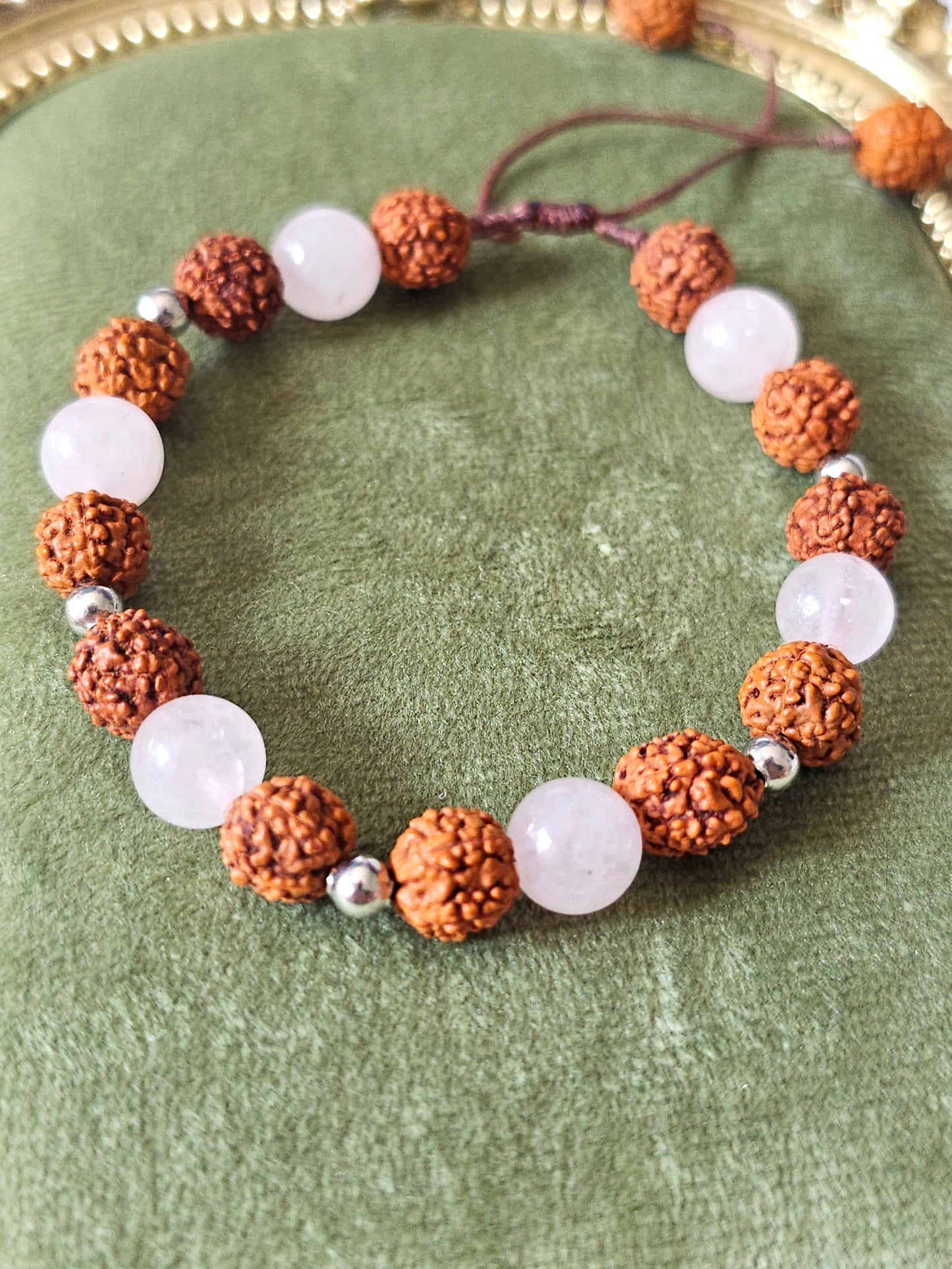 Pulseira em Rudraksha e Quartzo Rosa