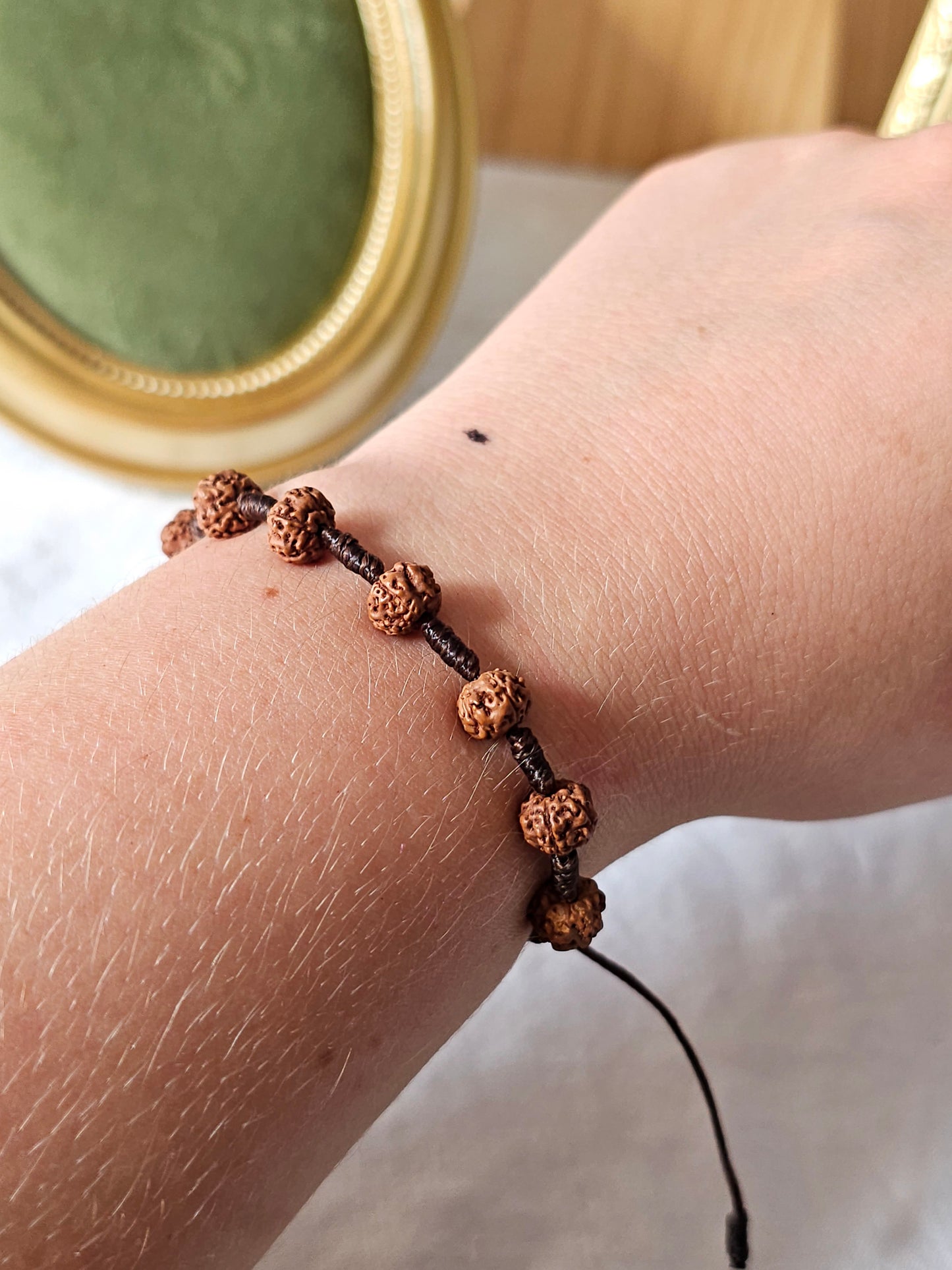 Pulseira em Rudraksha