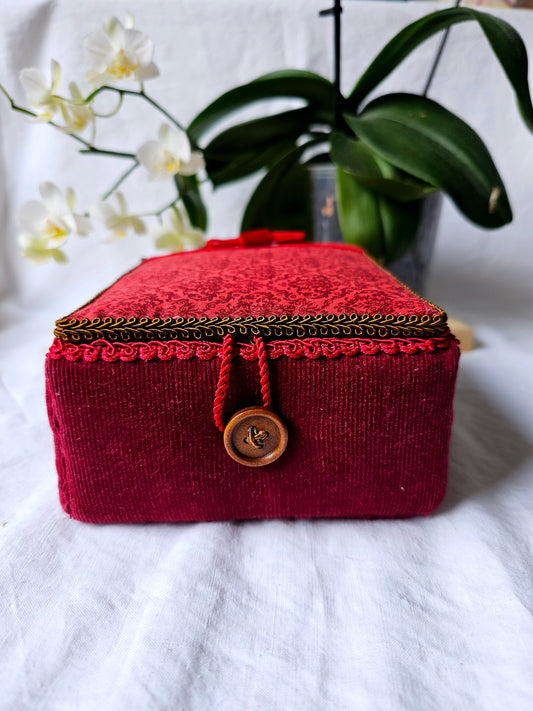 Caixinha Artesanal com Espírito Santo