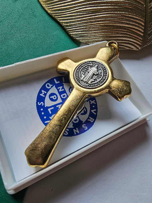 Cruz de São Bento com Flyer