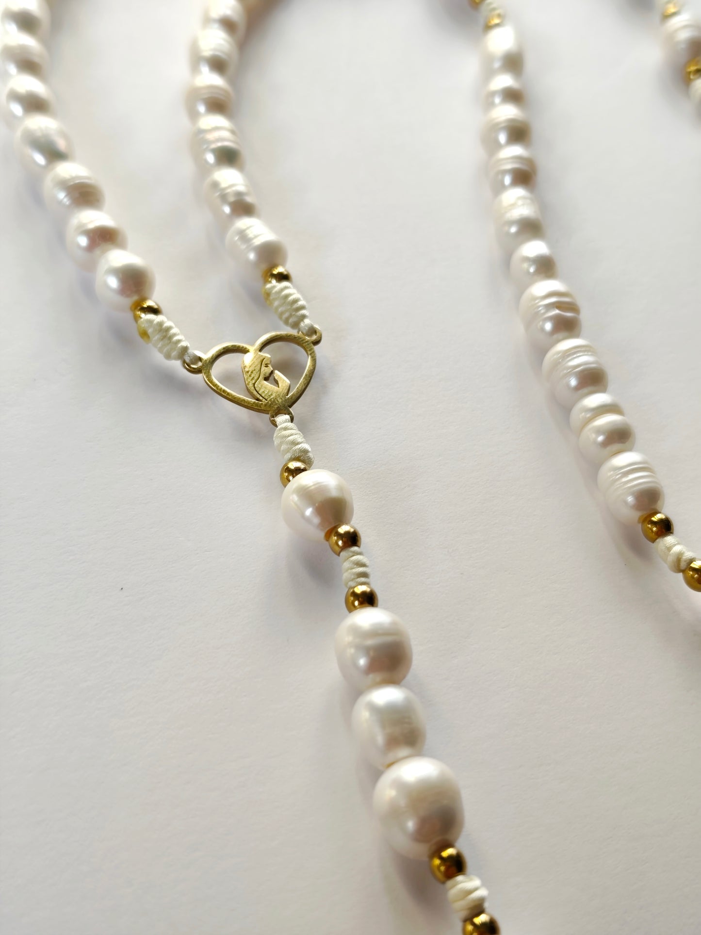 Terço Artesanal em Pérolas Naturais de Água Doce - com Nossa Senhora