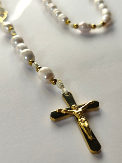 Terço Artesanal em Pérolas Naturais de Água Doce - com Nossa Senhora