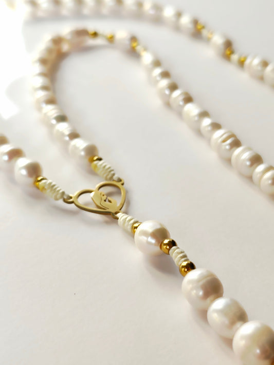 Terço Artesanal em Pérolas Naturais de Água Doce - com Nossa Senhora