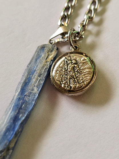 Colar com São Miguel Arcanjo, Fátima e Cianite Azul