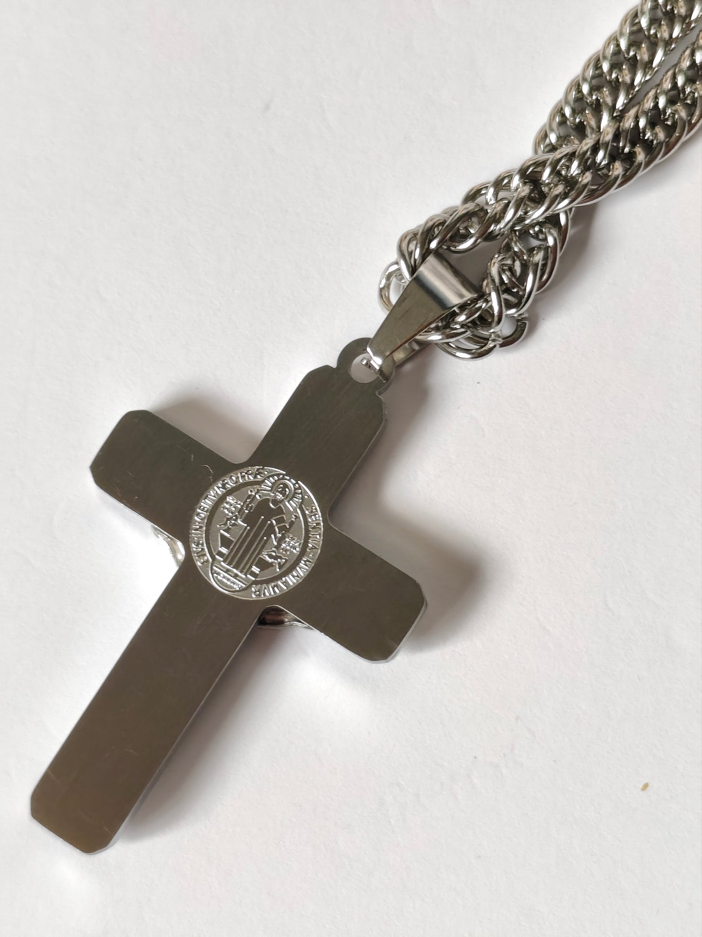 Colar Masculino com Cruz de São Bento