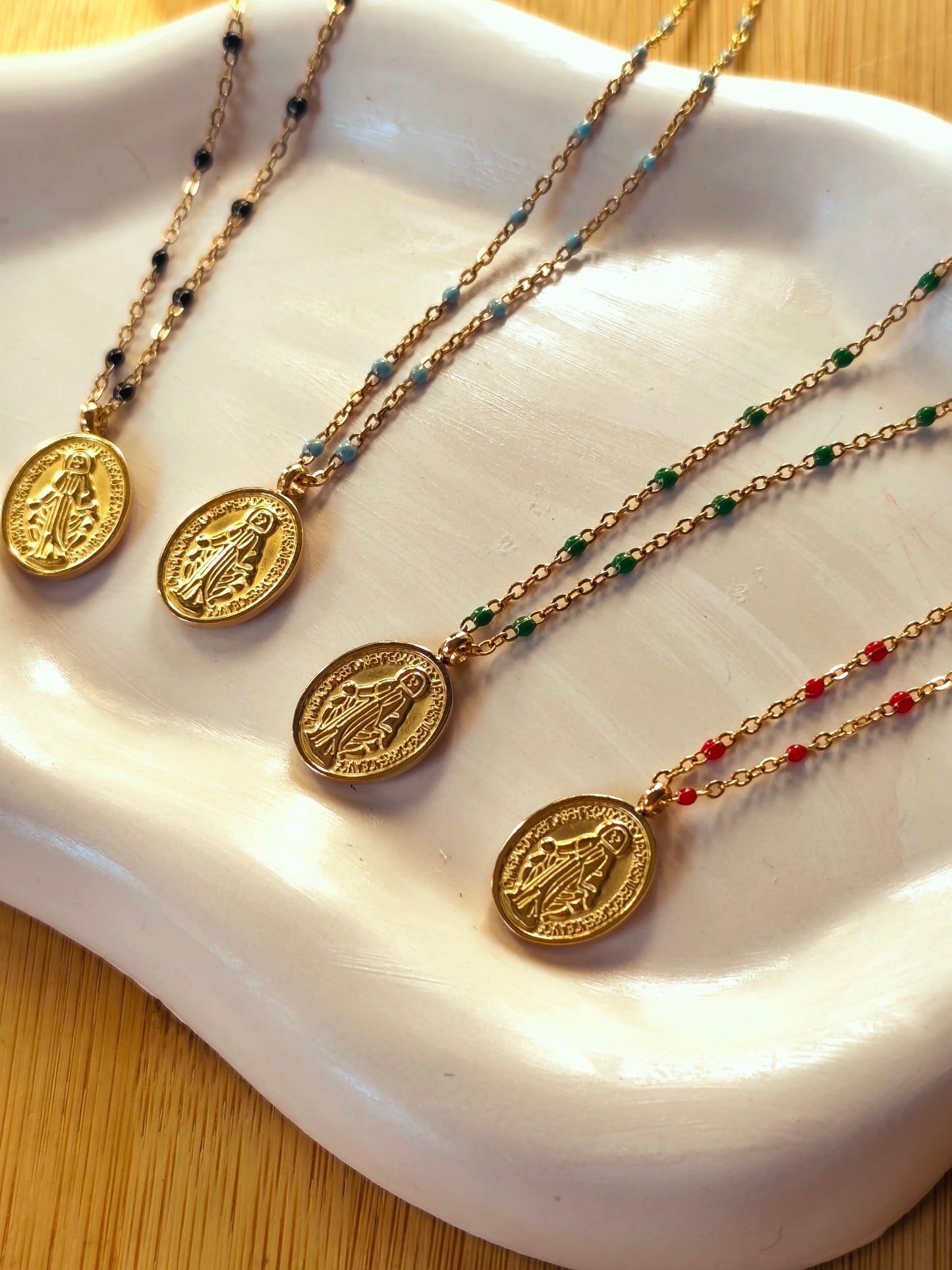 Colar Feminino com Nossa Senhora das Graças