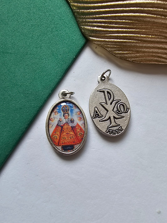 Medalha de Menino Jesus de Praga - Resinada