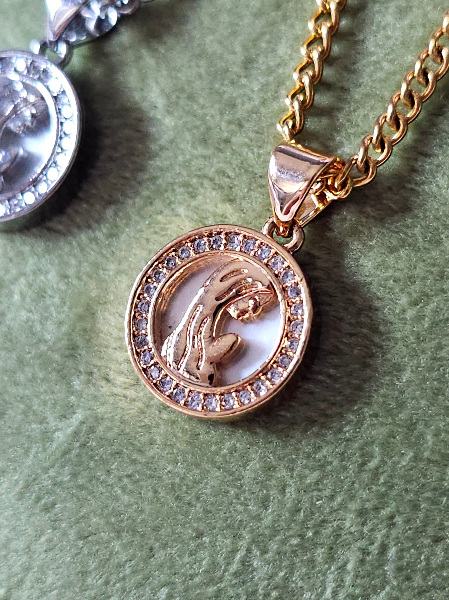 Colar  com Medalha de Nossa Senhora