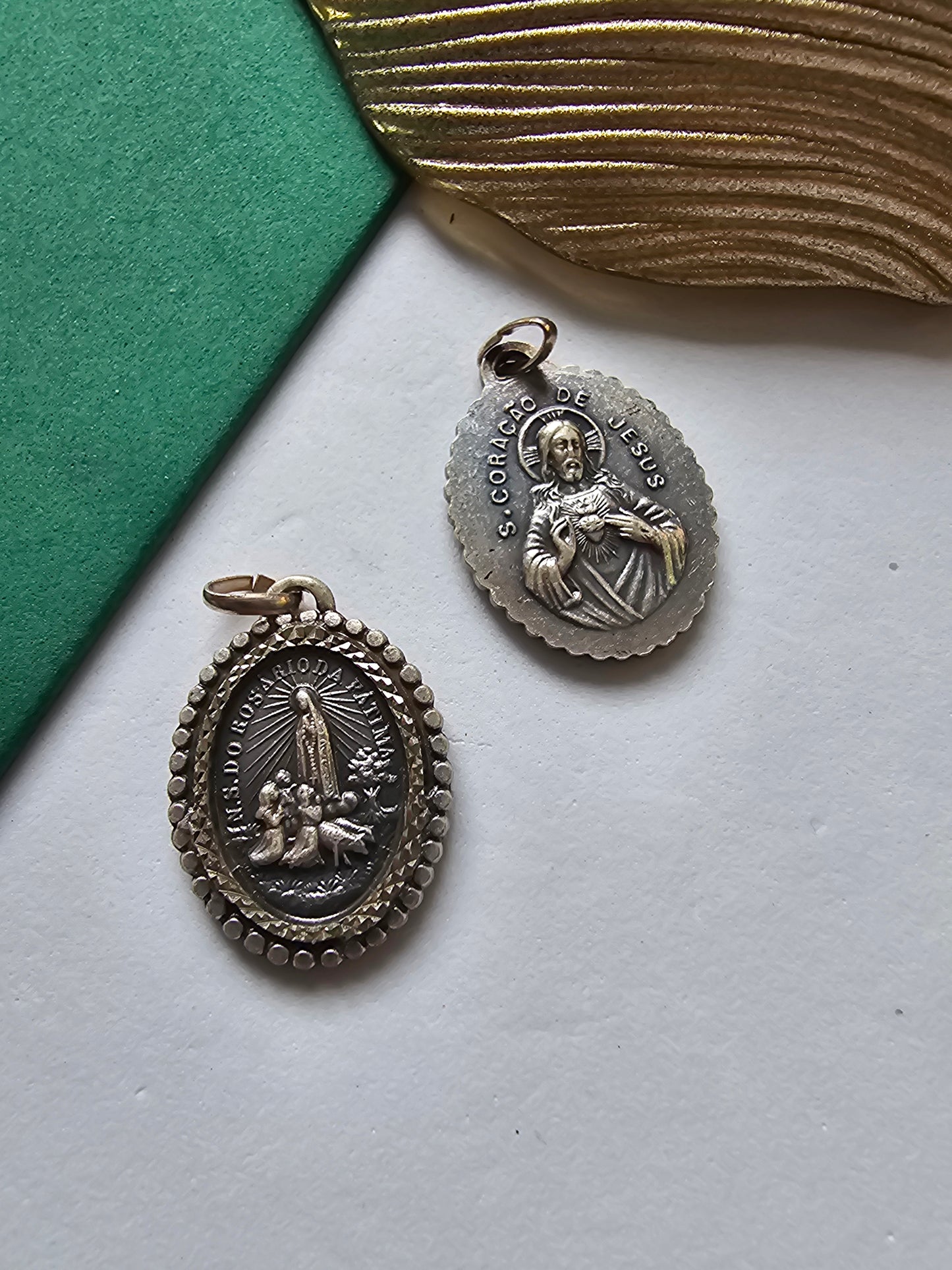 Medalha Nossa Senhora de Fátima vs Sagrado Coração de Jesus