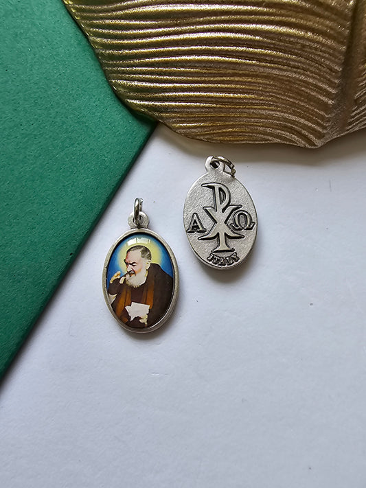 Medalha Padre Pio - Resinada