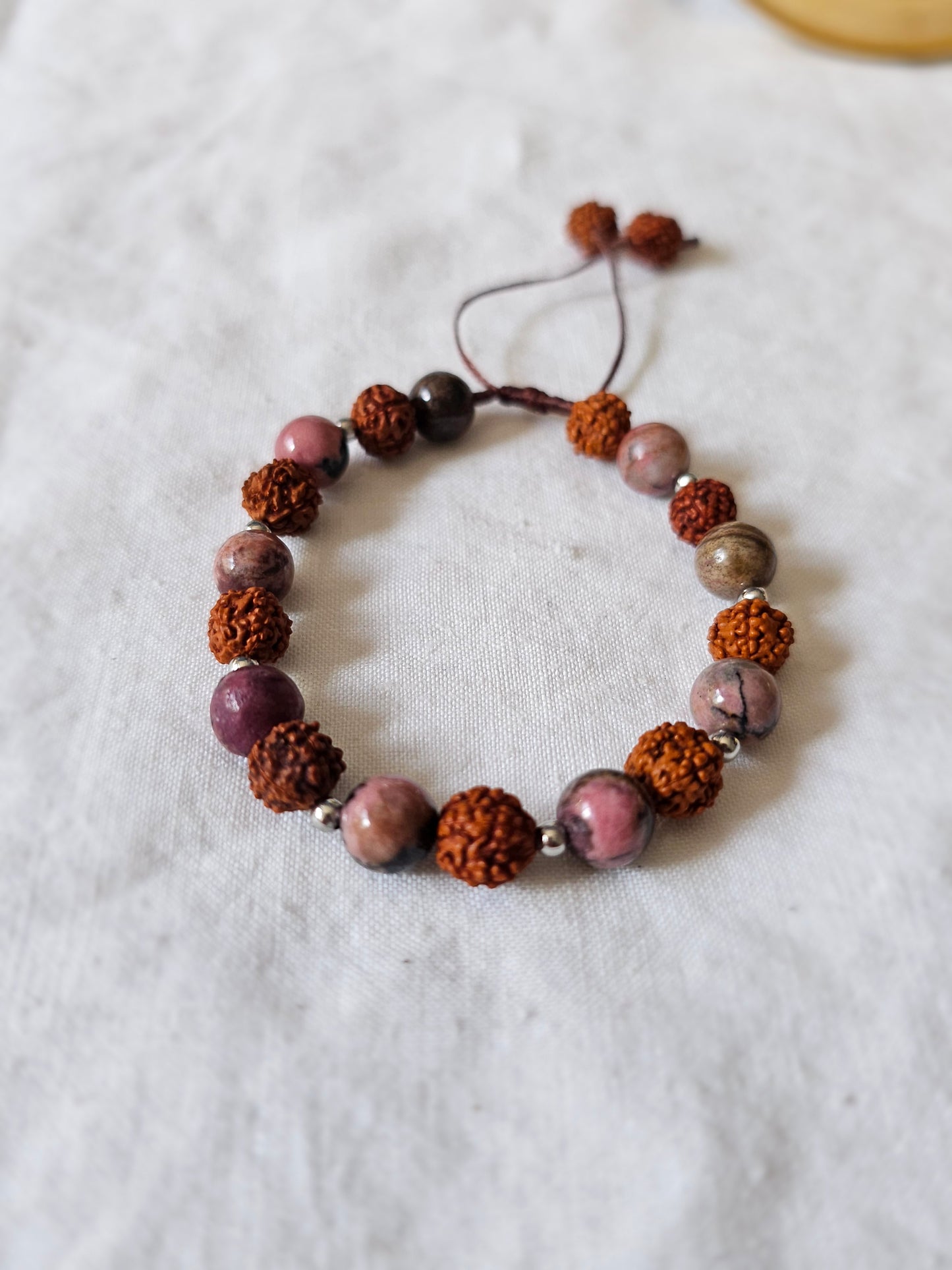 Pulseira Rudraksha e Rodonite