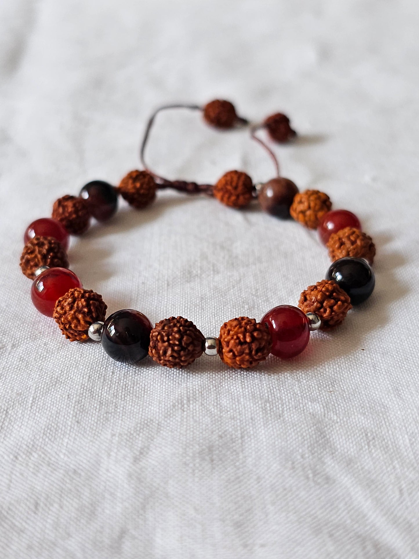 Pulseira em Rudraksha e Ágata Cornalina