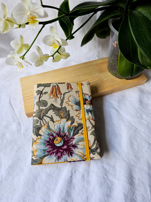 Caderno de Notas A6 - Flores (Fundo creme ou preto)