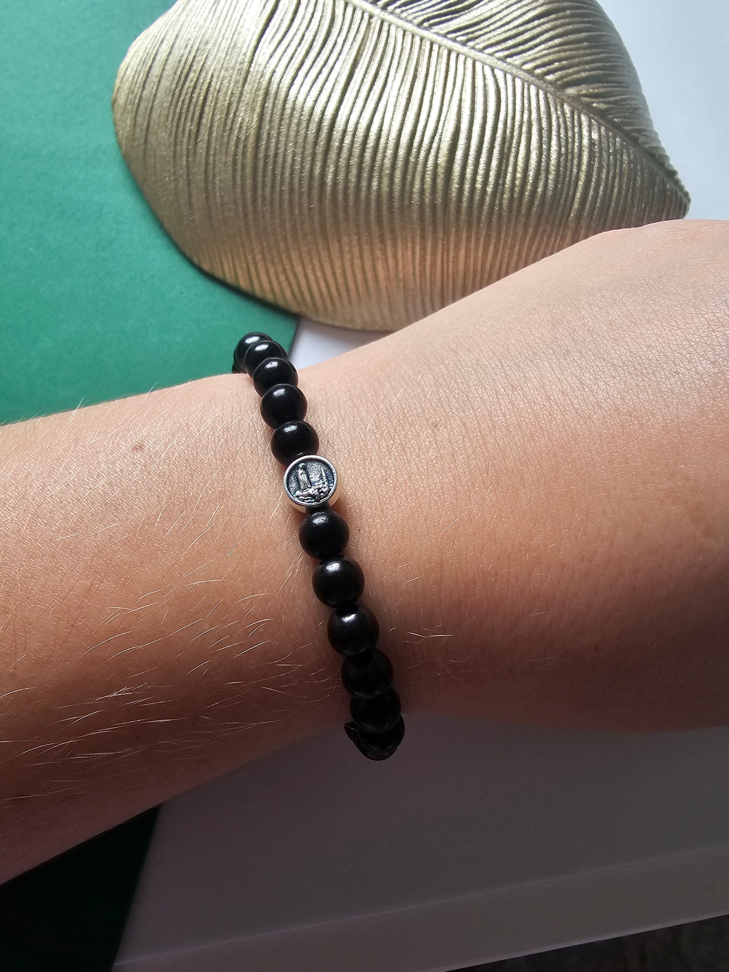Pulseira em Madeira com Nossa Senhora de Fátima
