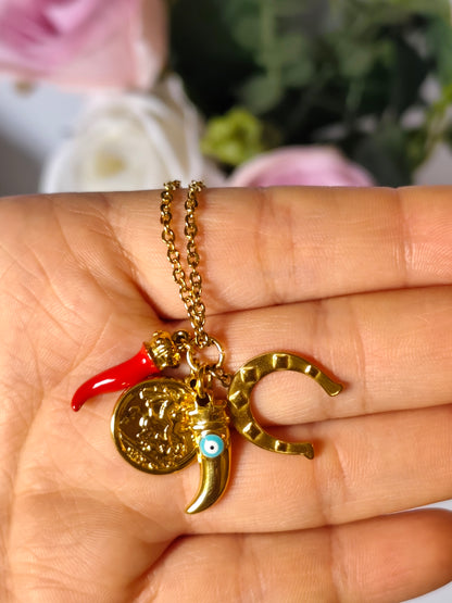 Colar Feminino com Amuletos de Proteção: São Jorge, Olhho Grego e Cornicello Italiano