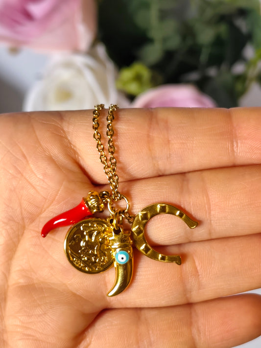 Colar Feminino com Amuletos de Proteção: São Jorge, Olhho Grego e Cornicello Italiano