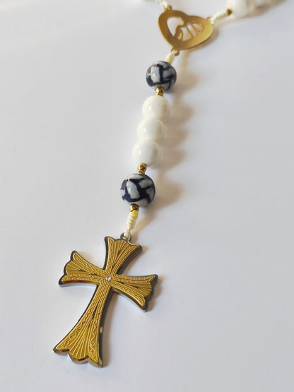 Terço Lembrança de Portugal com Contas de Nacár e Porcelana