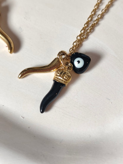 Colar Feminino com Amuletos Cornicello Italiano e Coração com Olho Grego
