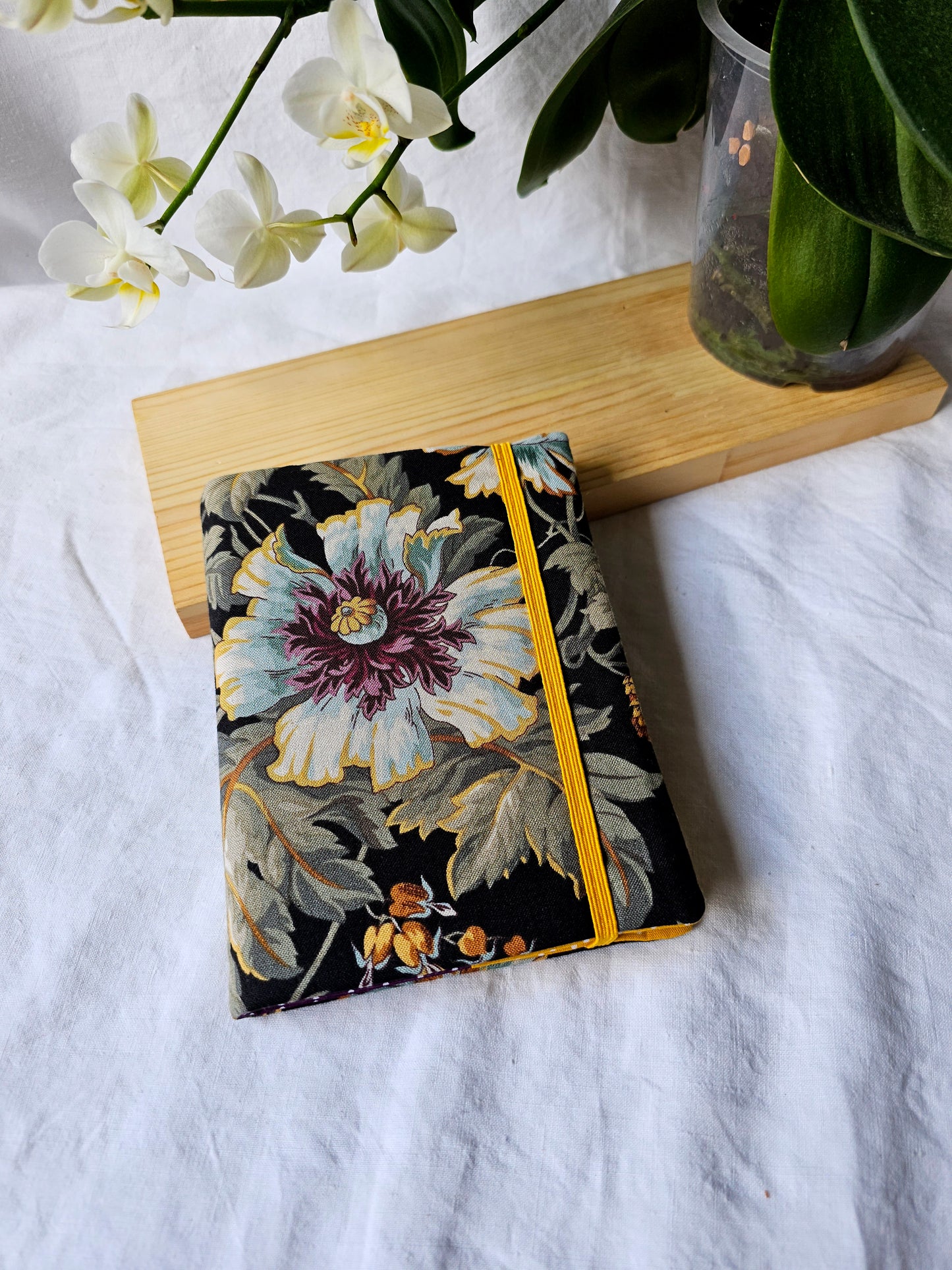 Caderno de Notas A6 - Flores (Fundo creme ou preto)