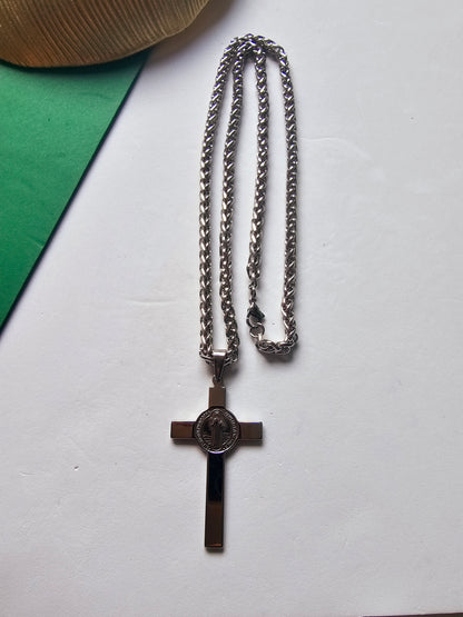 Fio com Cruz de São Bento