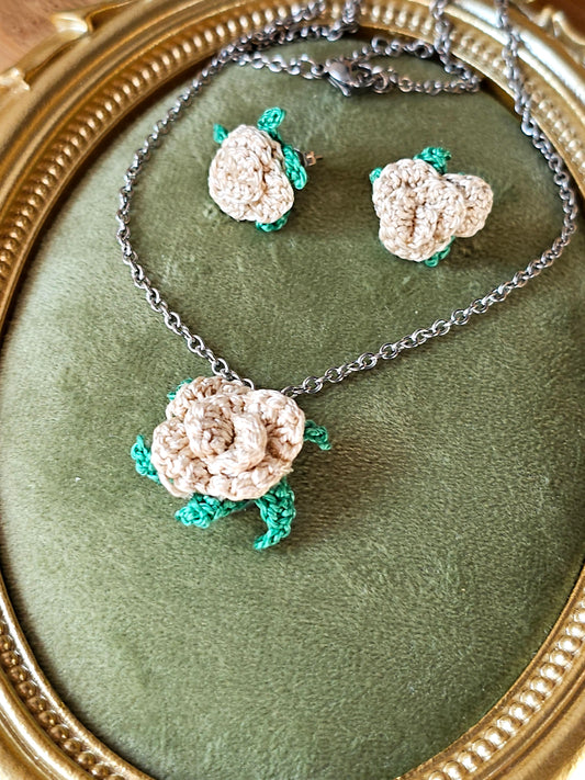 Conjunto Rosas - Pérola - em Croché