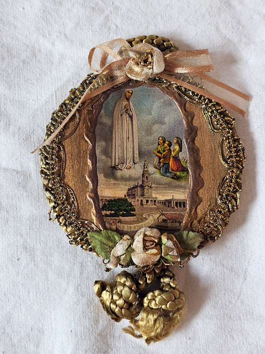 Registo de Nossa Senhora de Fatima com os Pastorinhos